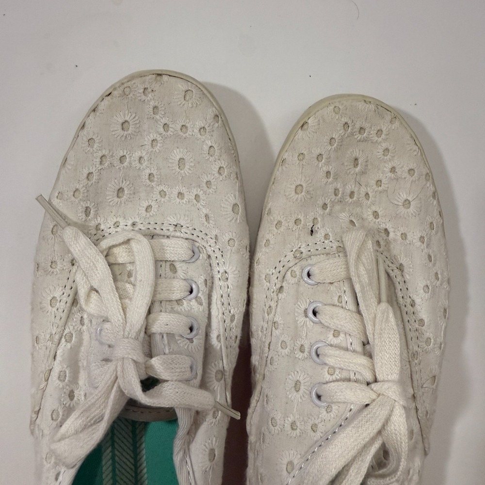 Keds White Lace Up Eyelit Embroidered Flower Sneaker WF49836M Sz 6 / 36 - Picture 7 of 12